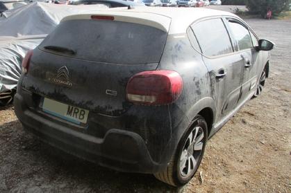 Compra y venta de coches rotos.