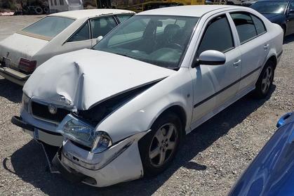 Compra y venta de coches rotos.