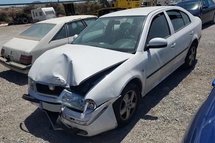 Compra y venta de coches rotos.