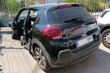 Compra y venta de coches rotos.