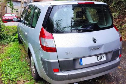 Compra y venta de coches rotos.