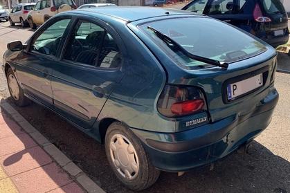 Compra y venta de coches rotos.