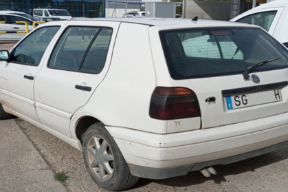 Compra y venta de coches rotos.