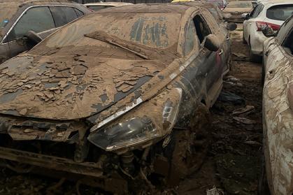 Compra y venta de coches rotos.