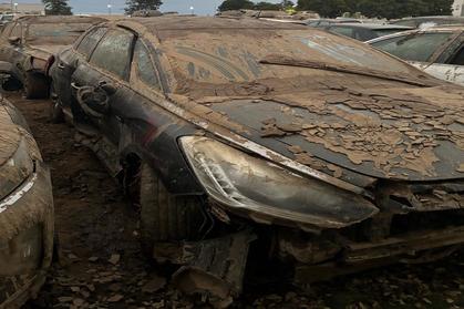 Compra y venta de coches rotos.