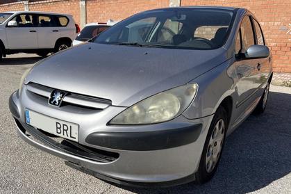 Compra y venta de coches rotos.