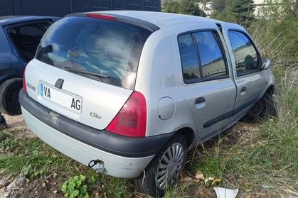 Compra y venta de coches rotos.