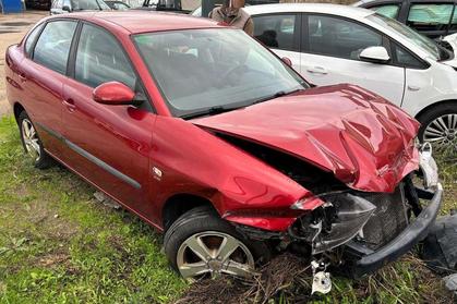 Compra y venta de coches rotos.