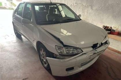 Compra y venta de coches rotos.