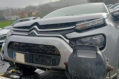 Compra y venta de coches rotos.