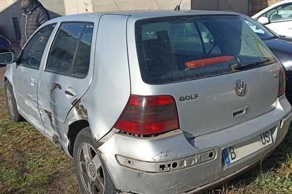 Compra y venta de coches rotos.