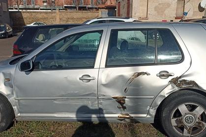 Compra y venta de coches rotos.