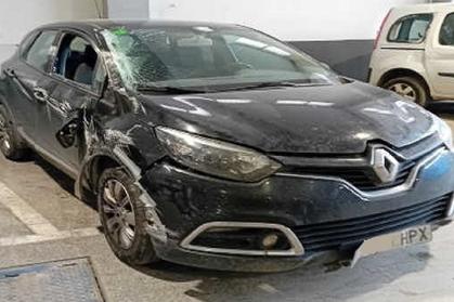 Venta de RENAULT CAPTUR accidentado.